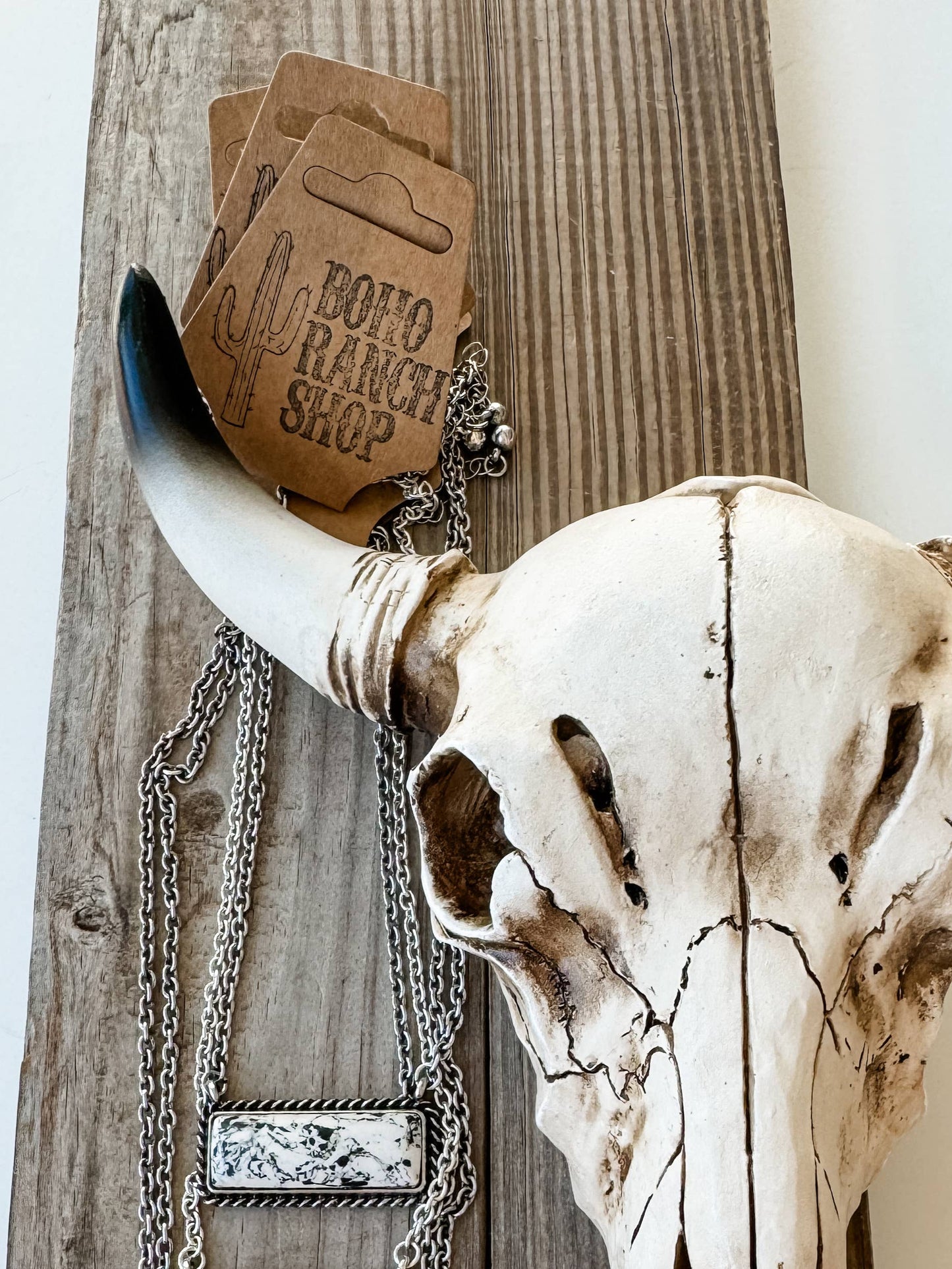 Semi Stone Bar Necklace/White
