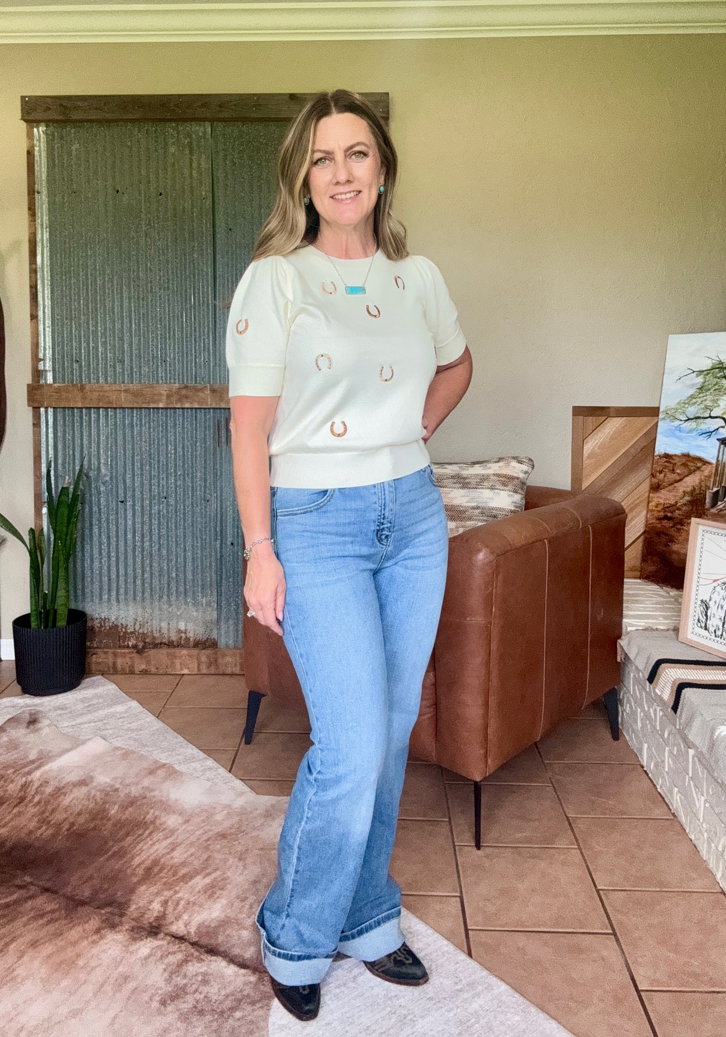 Cream Horseshoe Top W/Puff Sleeve