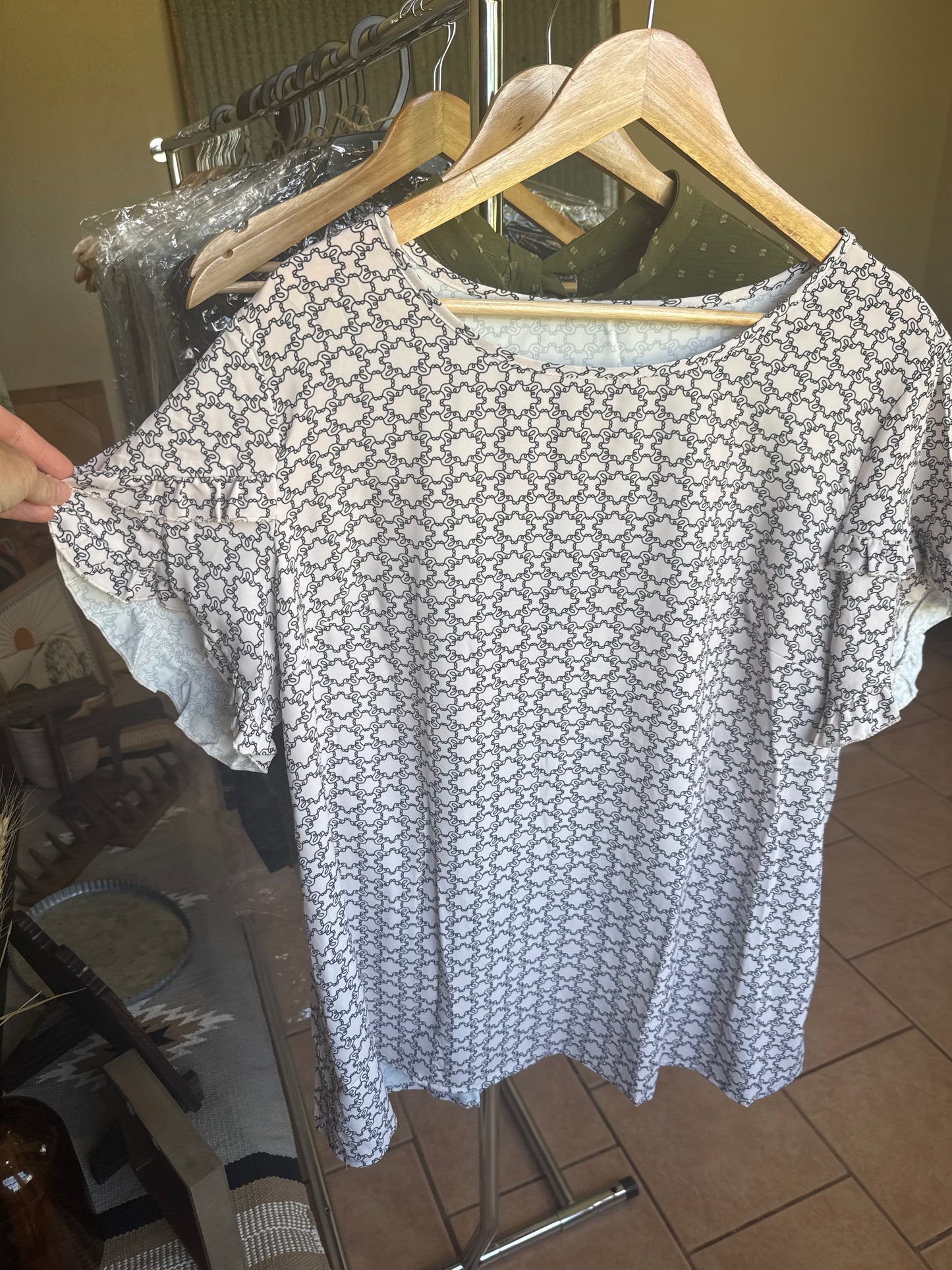 Geometric Print W/ Tulip Sleeve
