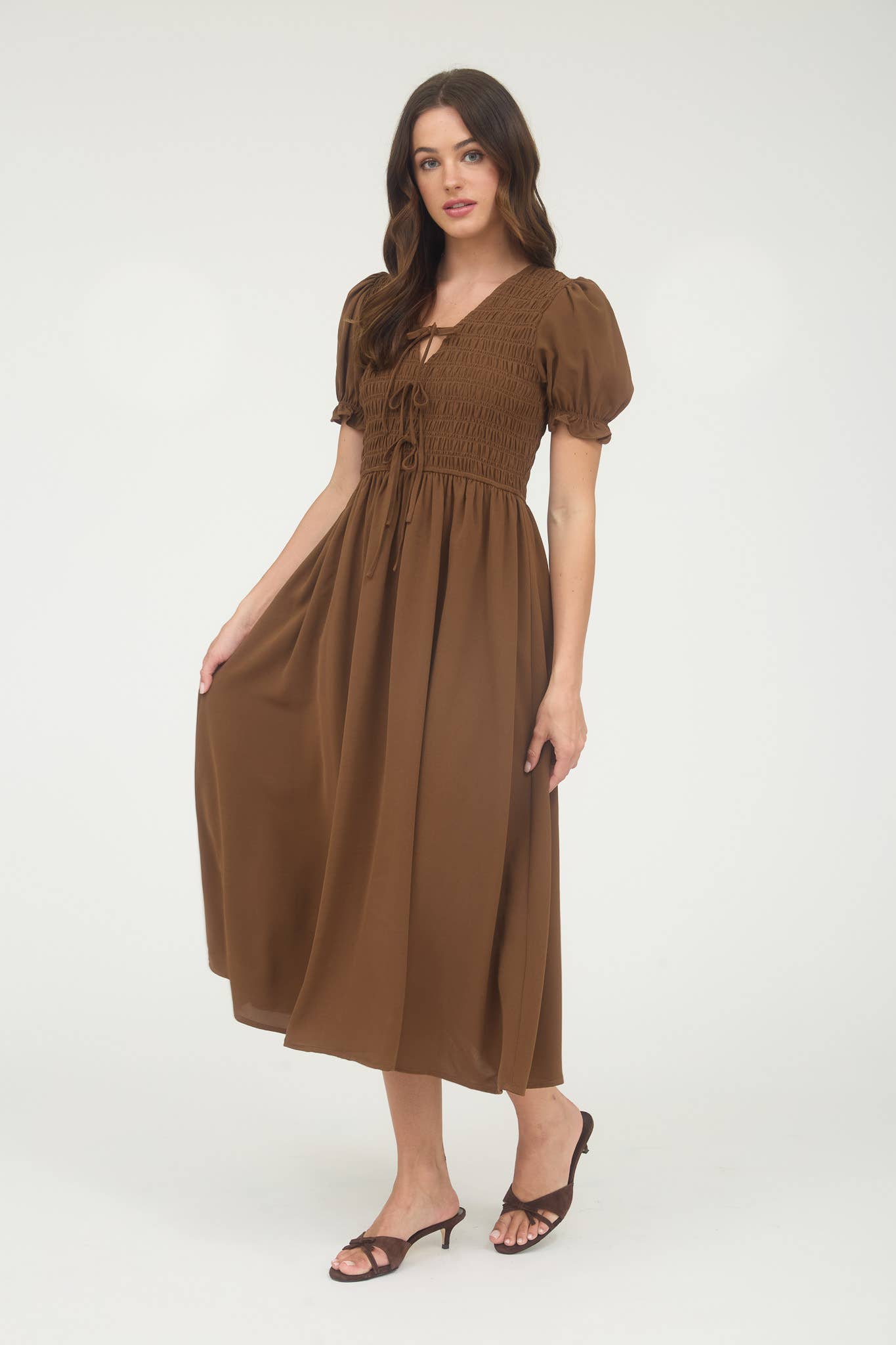 V NECK FRONT TIE SMOCKED PUFF SLEEVE MIDI DRESS: BROWN