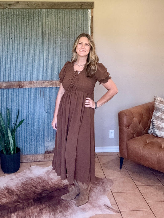 V NECK FRONT TIE SMOCKED PUFF SLEEVE MIDI DRESS: BROWN